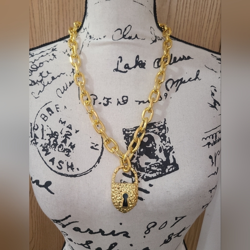 Lock Keyhole Pendant Gold Chain Necklace
